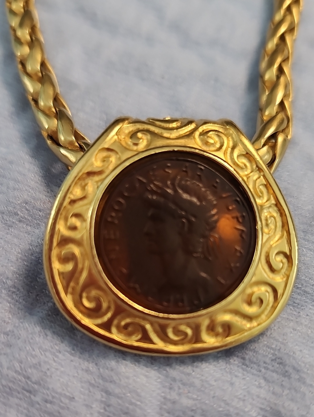 Vintage Amber Glass Roman Coin Pendant On Heavy Braided Gold Tone Chain - Picture 2 of 7